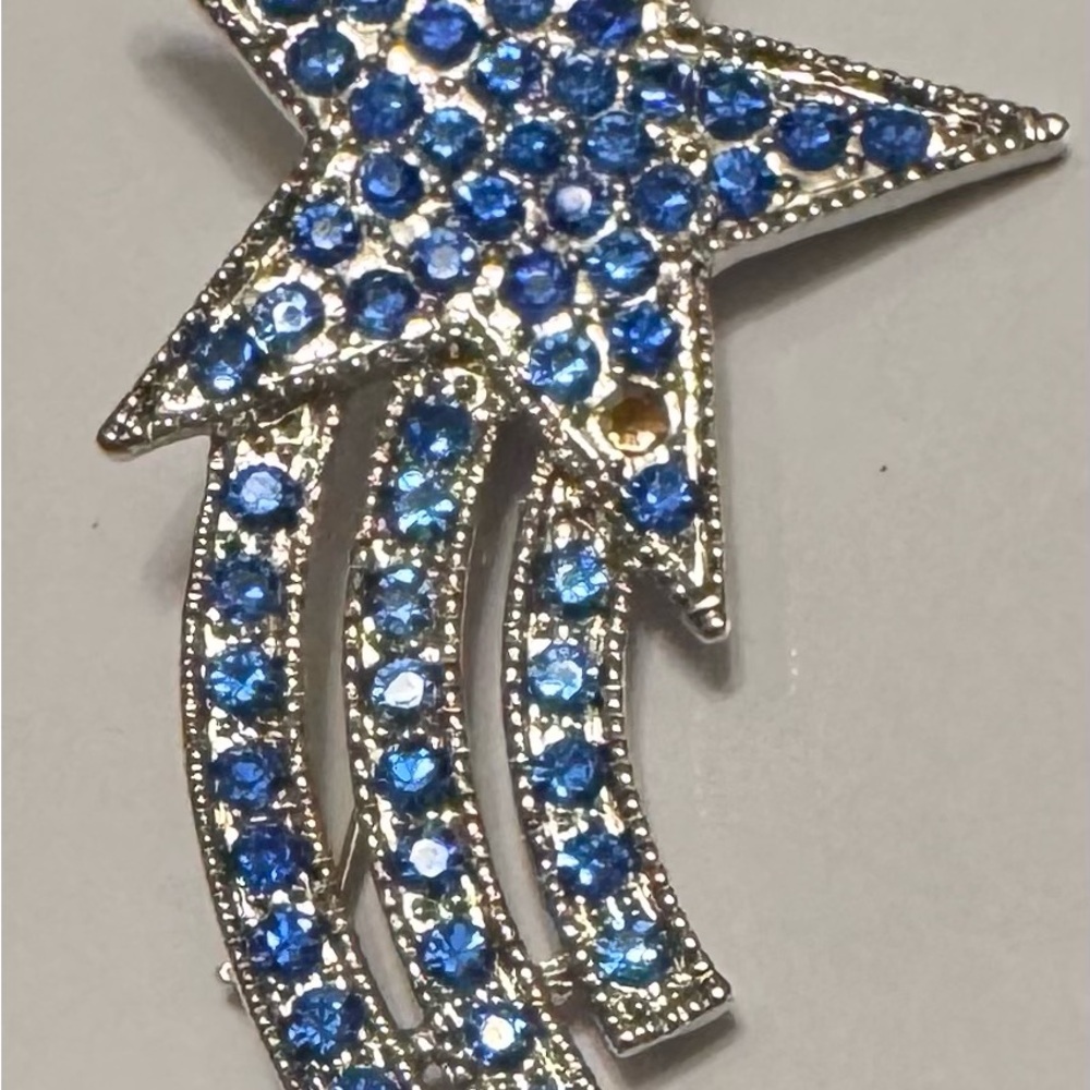 Sparkling Blue Star Brooch with Silver Details